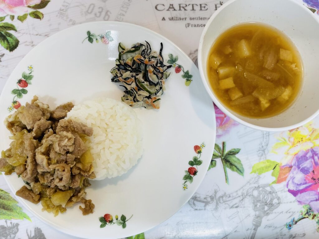 豚丼 ひじきの和風サラダ 12月8日