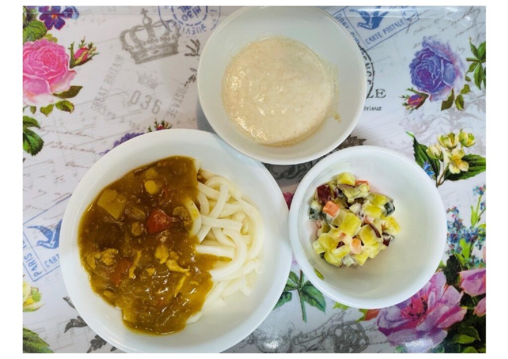 カレーうどん マセドアンサラダ きなこヨーグルト