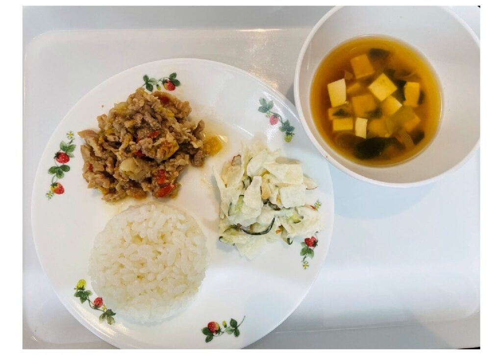 生姜焼き 大根サラダ 豆腐の味噌汁 ご飯