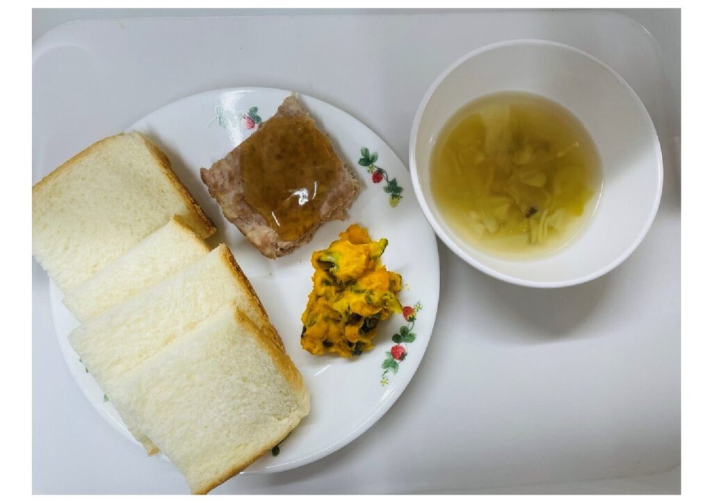 照り焼きハンバーグ かぼちゃサラダ 和風スープ 食パン