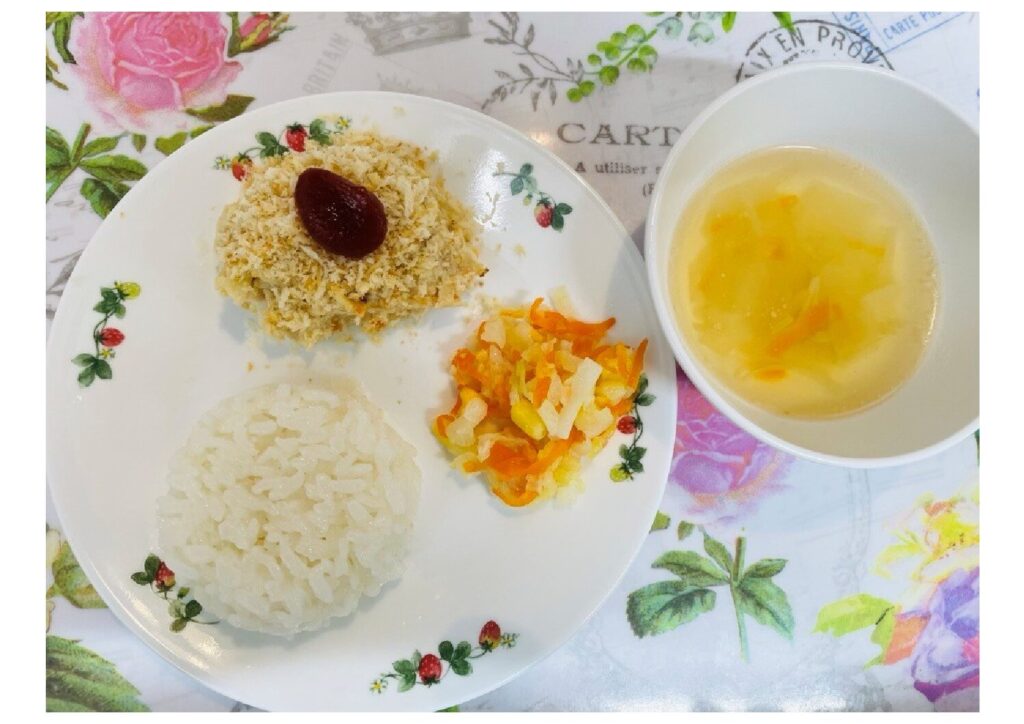 4月1日 スコップコロッケ コールスローサラダ 野菜スープ