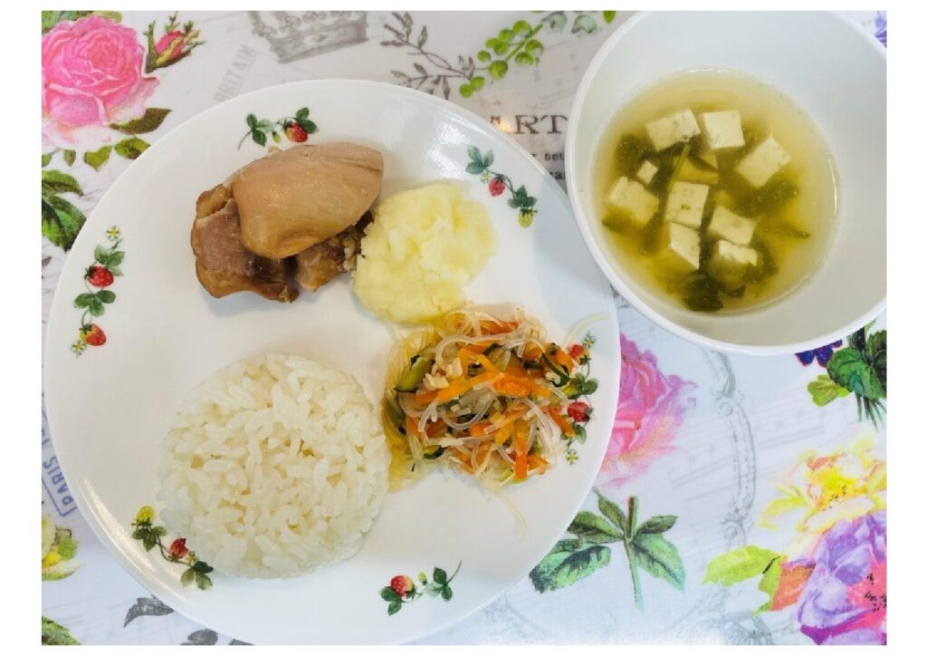 4月3日 鶏肉の照り焼き マッシュポテト 春雨サラダ 豆腐スープ