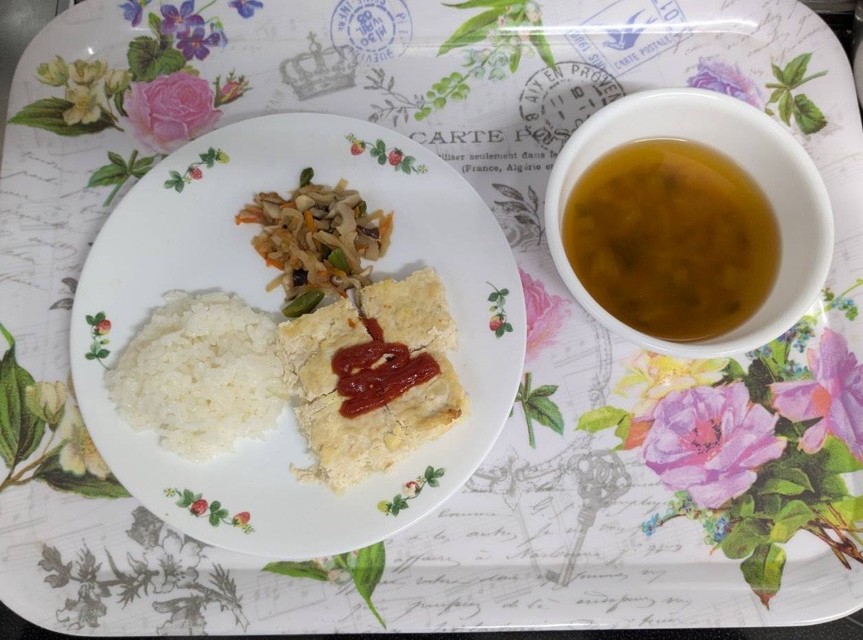 豆腐ハンバーグ 切干大根煮 ごはん 味噌汁