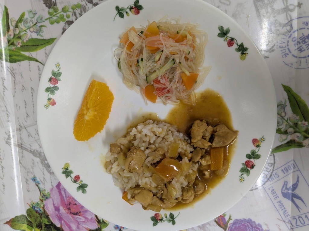 チキンカレー はるさめサラダ オレンジ