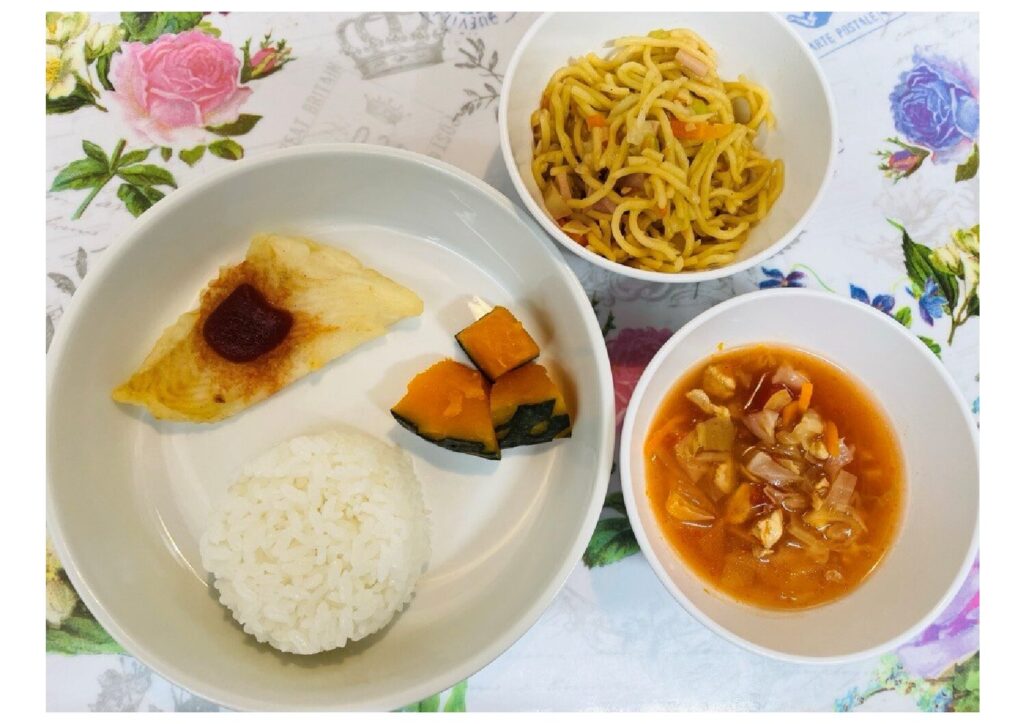 カレイのムニエル かぼちゃの甘煮 おやつ:焼きそば