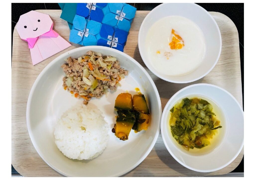 肉野菜炒め かぼちゃのいとこ煮 おやつ:ミルクみかんかん