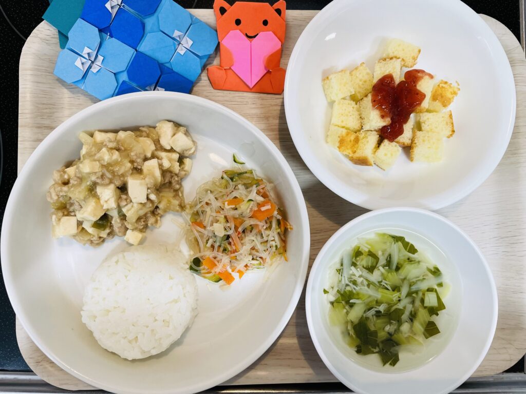麻婆豆腐 春雨サラダ おやつ ホットケーキ
