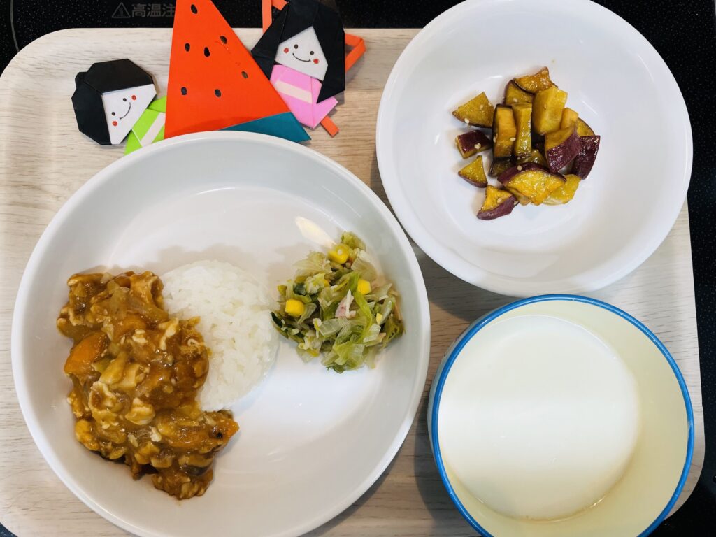 ハヤシライス レタスとカニカマのサラダ おやつ 大学芋
