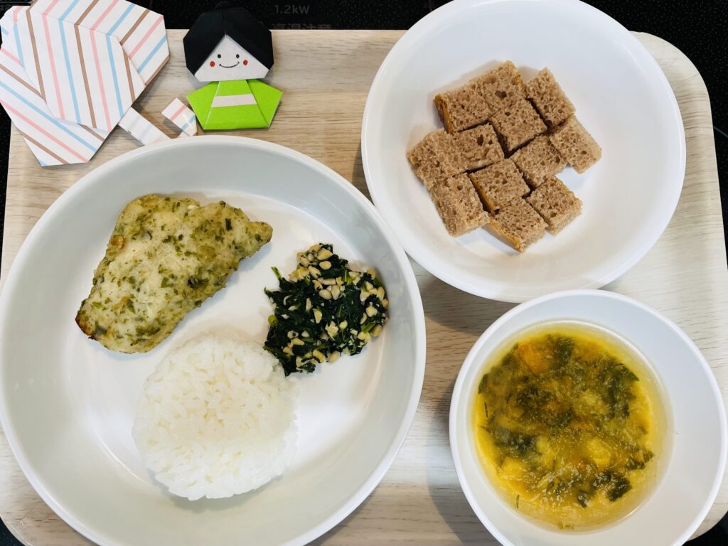 さわらの風味焼き 青菜ゆかり納豆 おやつ ココアホットケーキ