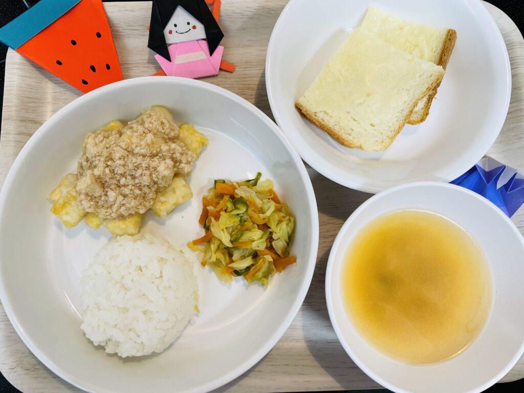 揚げ出し豆腐そぼろあん 野菜ソテー おやつ チーズケーキトースト