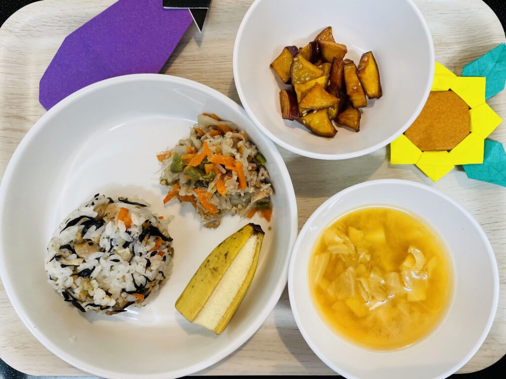 8月12日 炊き込みご飯 五目きんぴら おやつ 大学芋