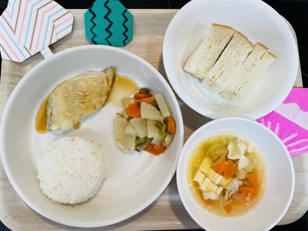 さわらの照り焼き 大根の煮物 豚汁 おやつ ツナマヨサンド
