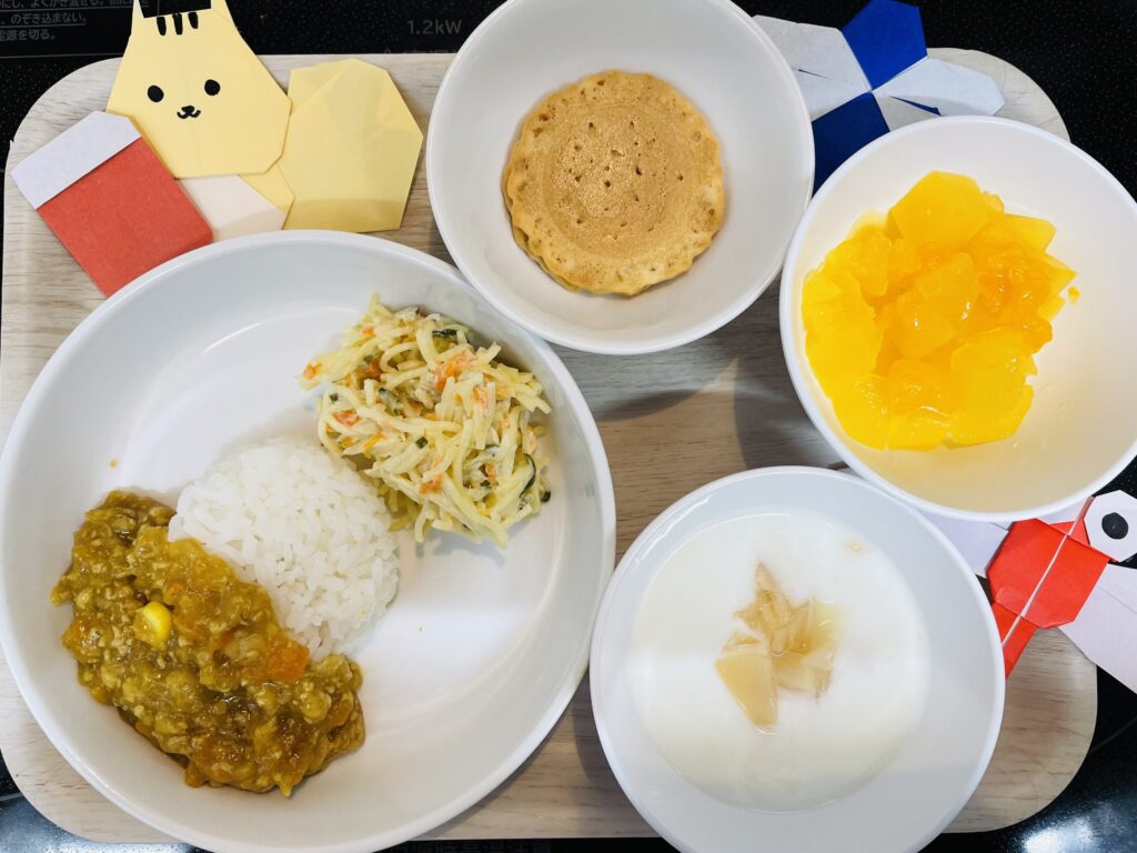キーマカレー スパゲティサラダ おやつ みかんゼリー