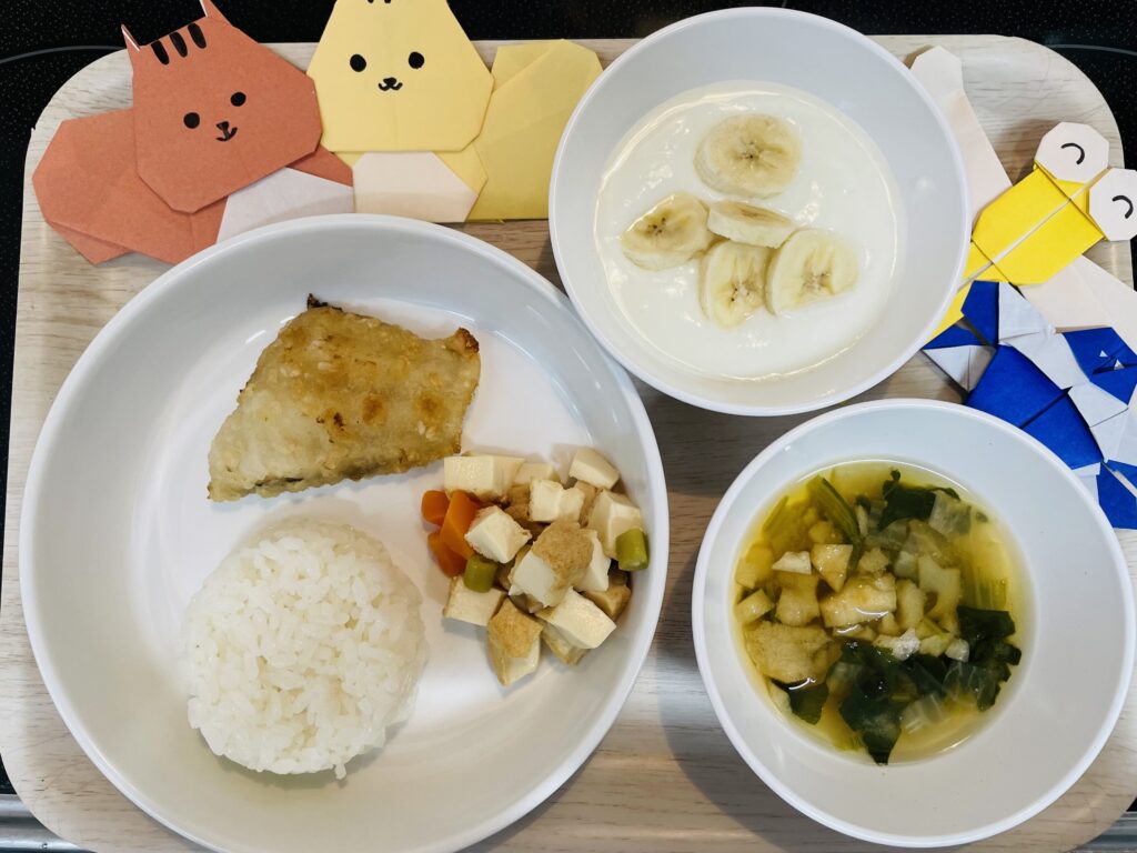 タラの竜田揚げ 厚揚げの煮物 おやつ バナナヨーグルト