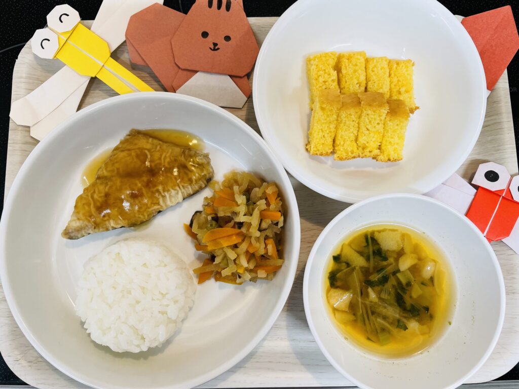 あじのかば焼き 切り干し大根の炒め煮 おやつ キャロットケーキ