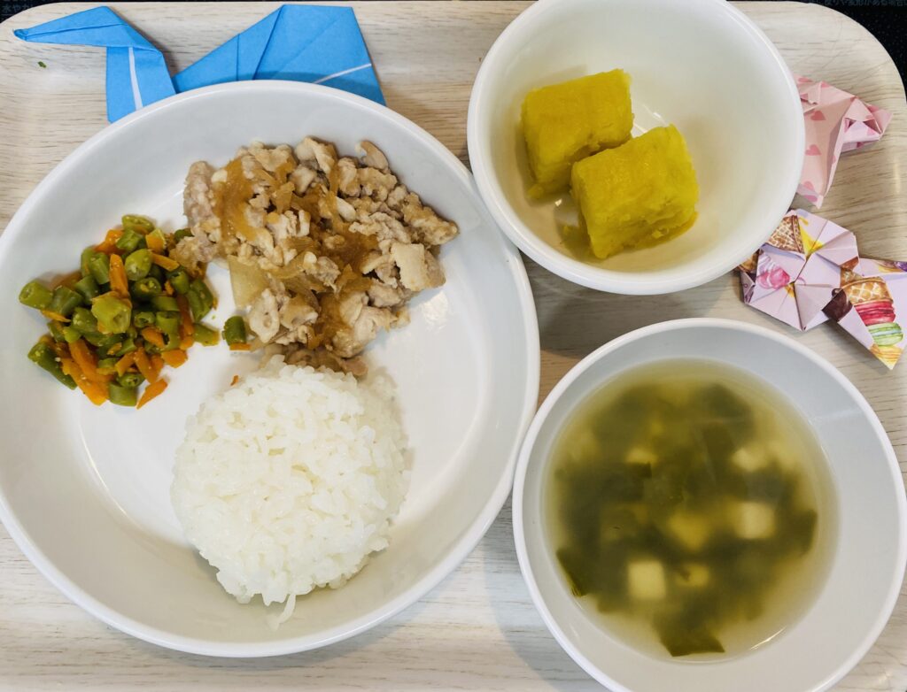 豚肉の玉ねぎソース いんげんの胡麻和え おやつ スイートポテト