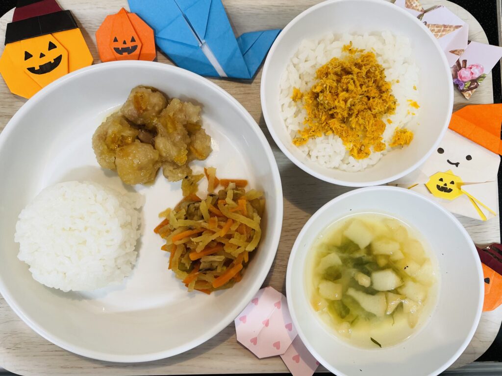 鶏肉のマーマレードソース 切り干し大根煮 おやつ 人参ふりかけご飯