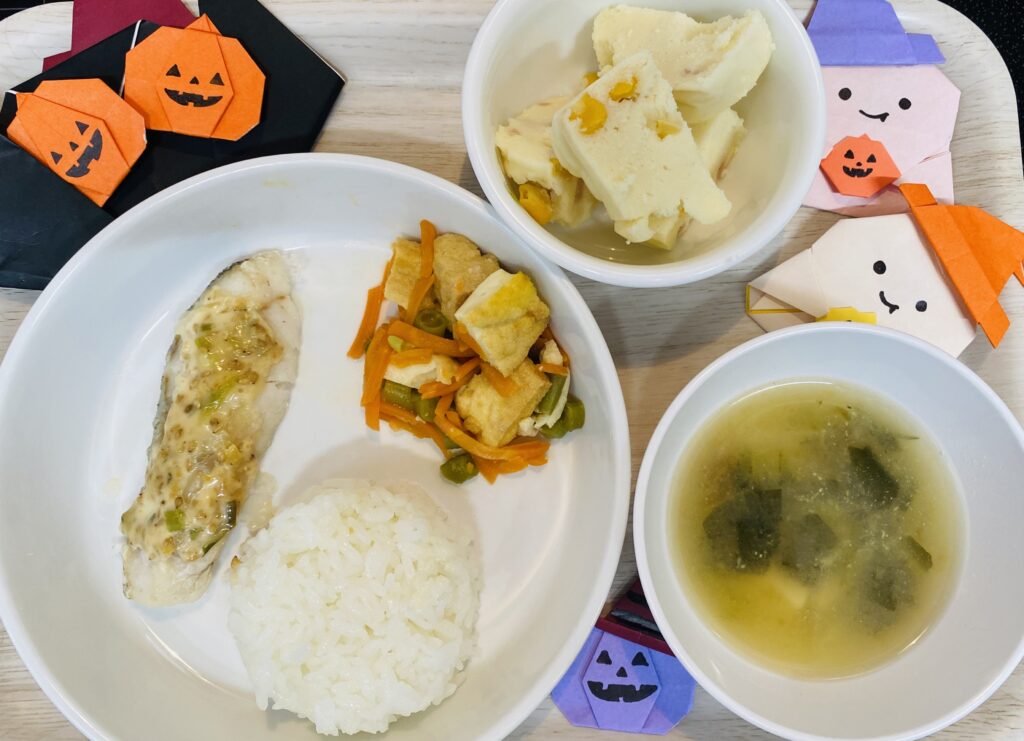 タラの味噌マヨネーズ焼き 厚揚げの煮物 おやつ コーンの豆乳蒸しパン